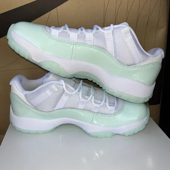 NEW Nike Air Jordan Retro 11 “Igloo” AH7860-103 Womens Size 9.5, Mens Size 8 - Picture 3 of 8